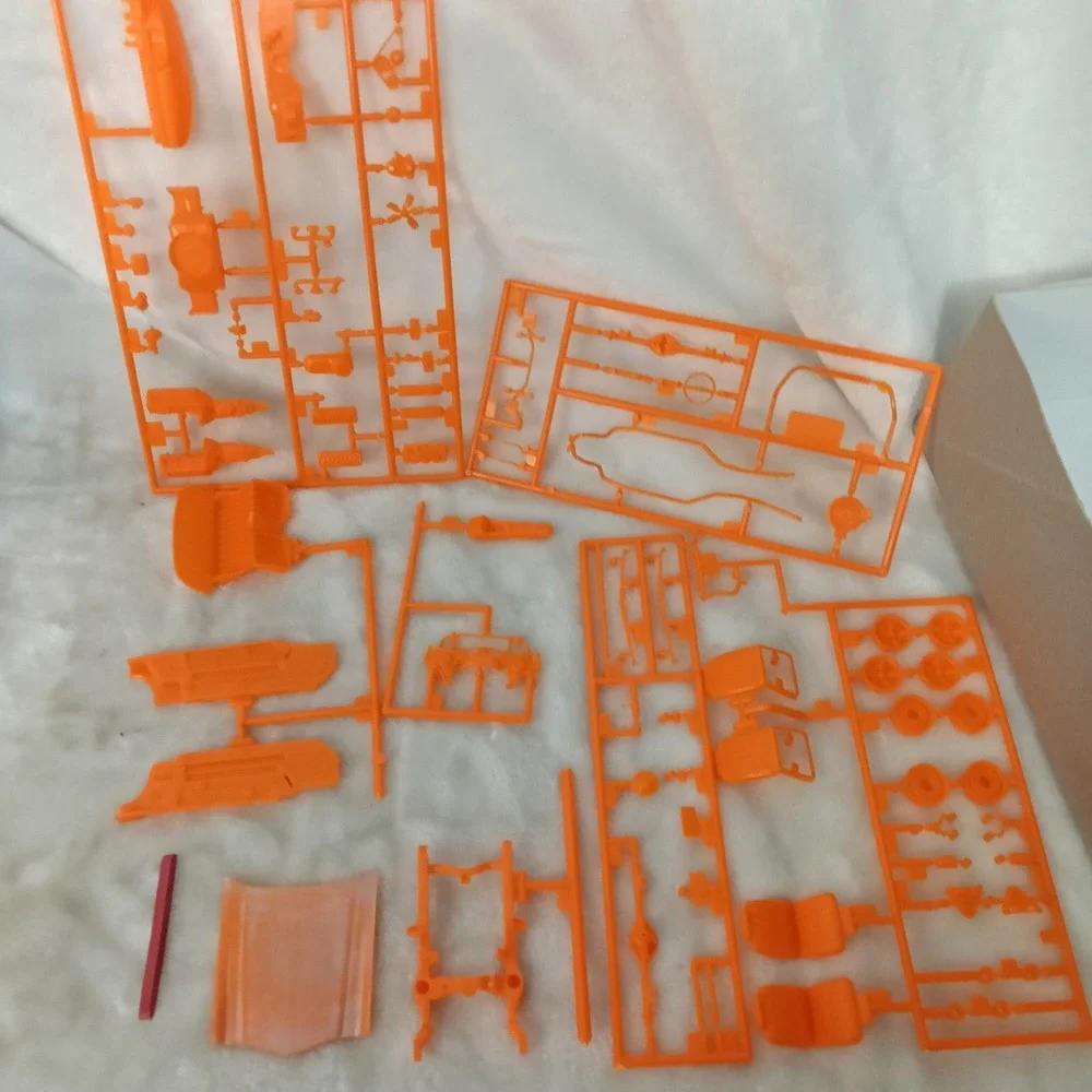 AMT 1970 1/2 Chevy Camaro Z/28 1:25 Scale Model Kit AMT635 Orange Muscle Car